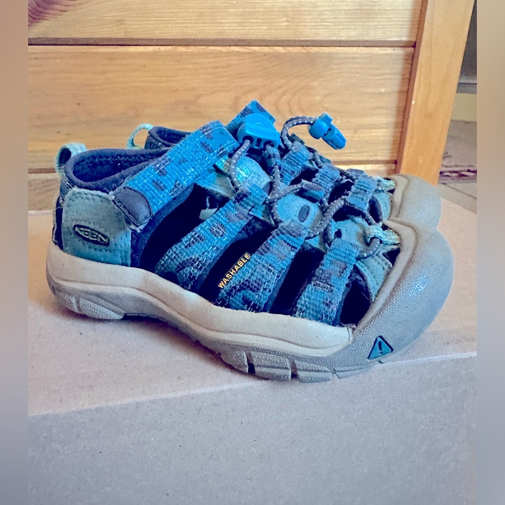 Boys Keen summer sandal shoes! Great condition, size 10-toddler